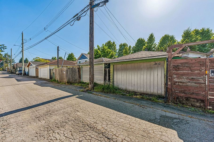 4420 Perry Street Vancouver, BC - 11