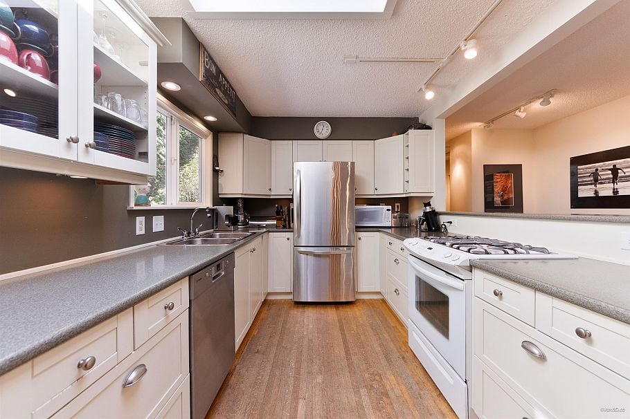 4482 Cove Cliff Road North Vancouver, BC - 9