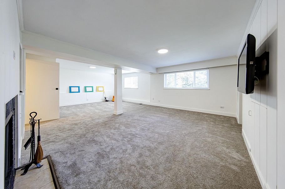 1243 Cloverley Street North Vancouver, BC - 23