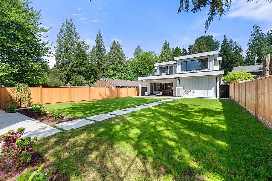 1511 Burrill Avenue North Vancouver, BC - 35
