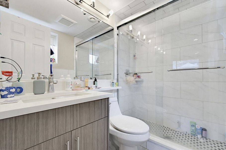 1280 E 27th Avenue Vancouver, BC - 16
