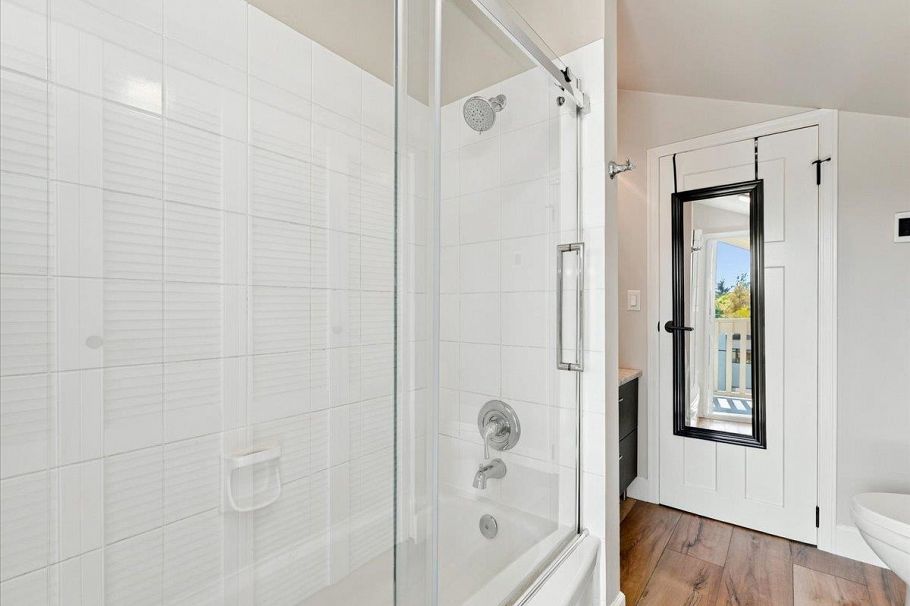 3454 W 3rd Avenue Vancouver, BC - 20