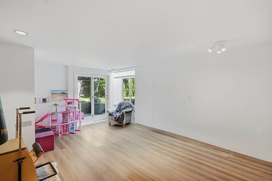 2207 Tanager Place North Vancouver, BC - 27