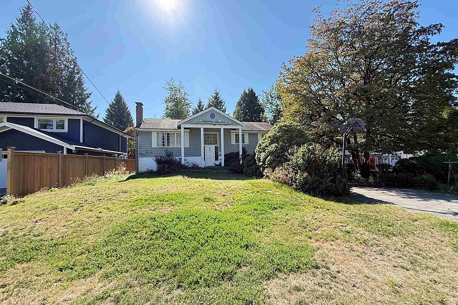 889 Ross Road North Vancouver, BC - 2