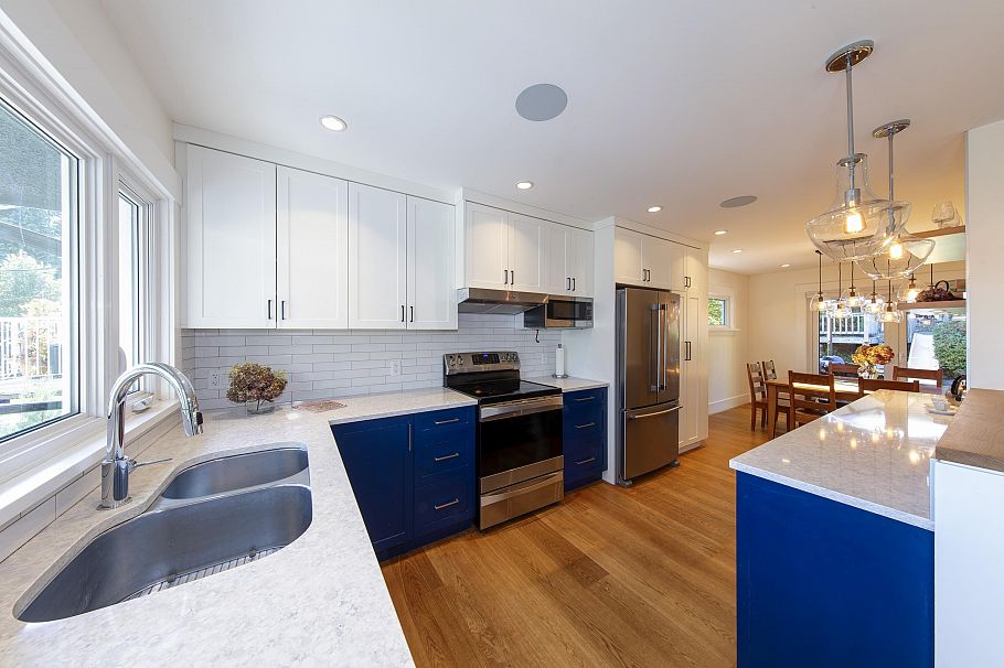 1243 Cloverley Street North Vancouver, BC - 12