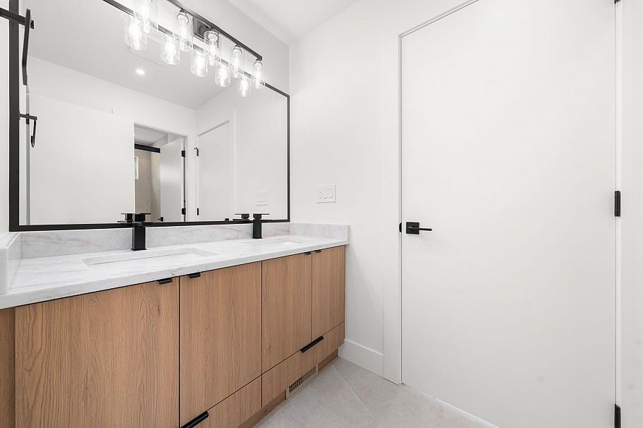 1511 Burrill Avenue North Vancouver, BC - 20