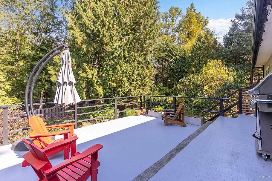 4482 Cove Cliff Road North Vancouver, BC - 2