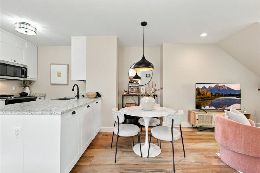 3454 W 3rd Avenue Vancouver, BC - 3