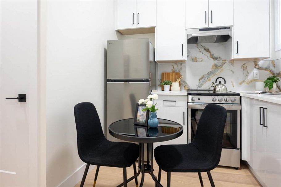 2 4874 Lanark Street Vancouver, BC - 7