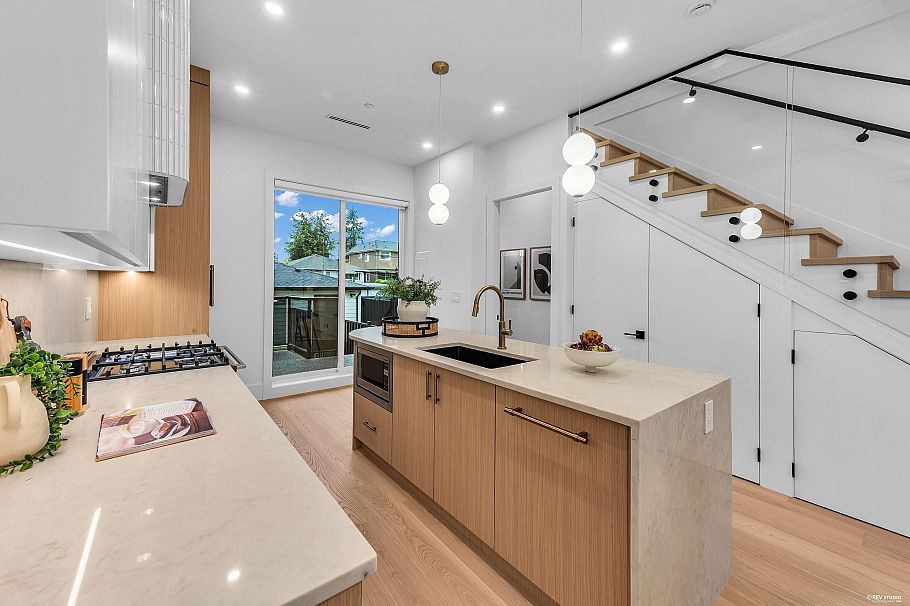 3155 E. 52nd Avenue Vancouver, BC - 17