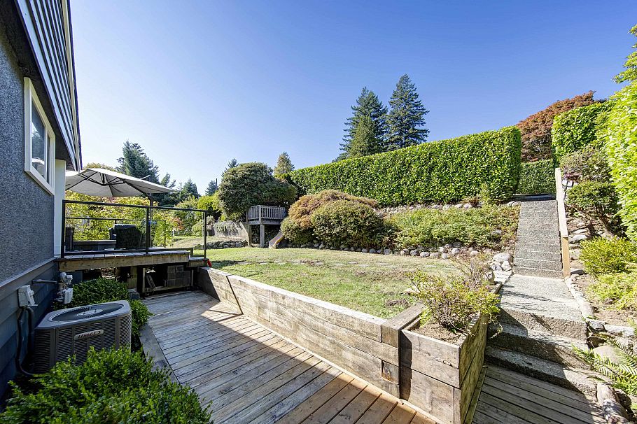 1243 Cloverley Street North Vancouver, BC - 6