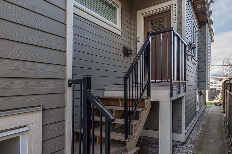 2627 E 41st Avenue Vancouver, BC - 3