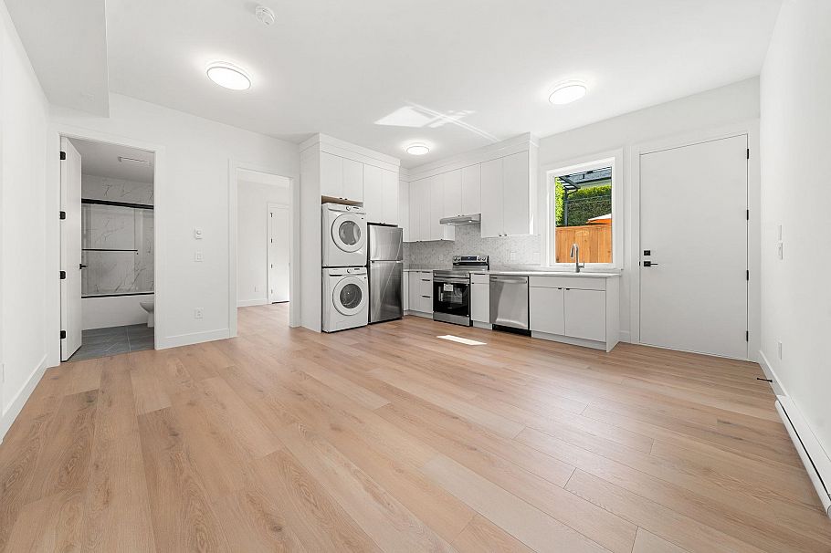 1511 Burrill Avenue North Vancouver, BC - 31