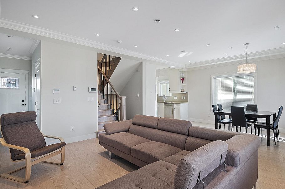 2627 E 41st Avenue Vancouver, BC - 5