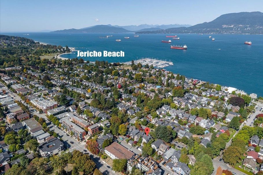 3454 W 3rd Avenue Vancouver, BC - 29