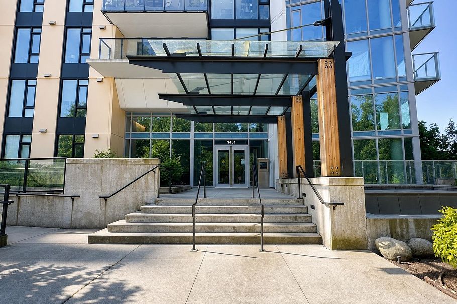 1803 1401 Hunter Street North Vancouver, BC - 2