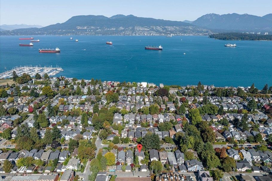 3454 W 3rd Avenue Vancouver, BC - 30