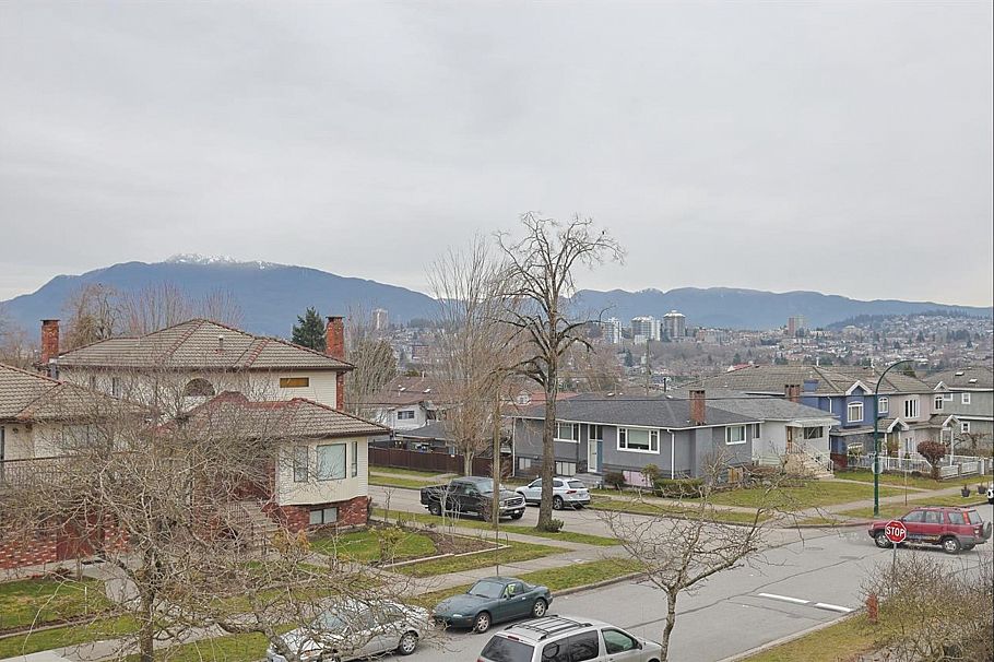 2984 Kitchener Street Vancouver, BC - 25