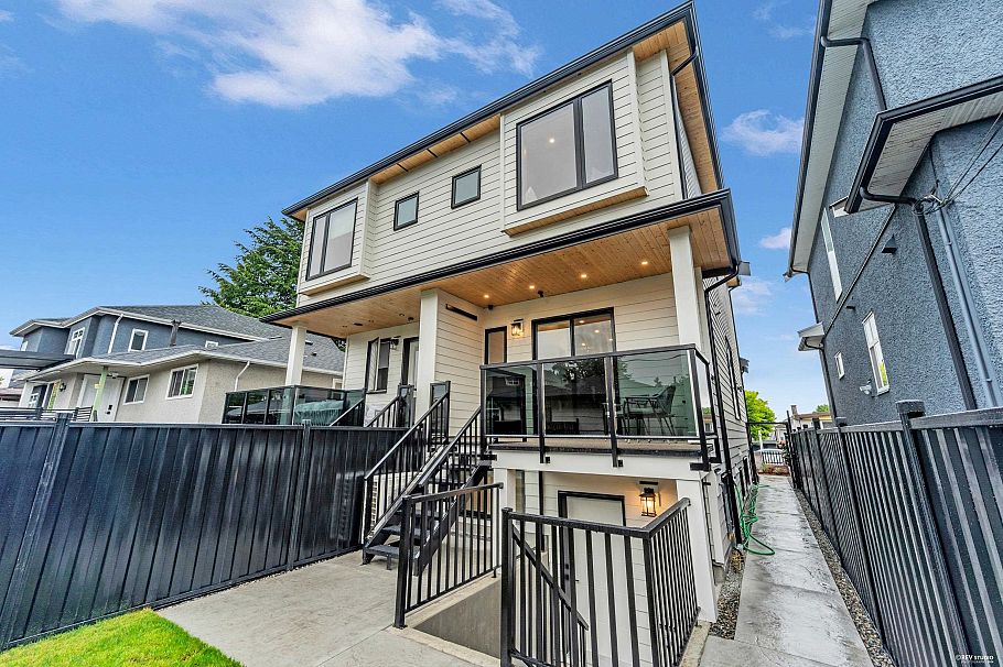 3155 E. 52nd Avenue Vancouver, BC - 35