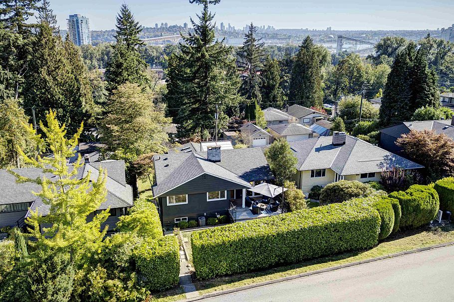 1243 Cloverley Street North Vancouver, BC - 2