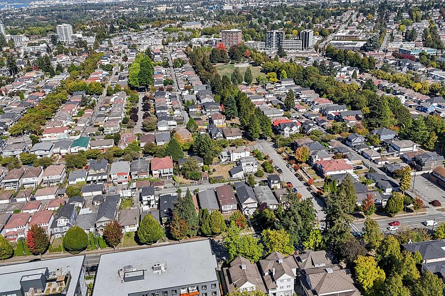 2671 E 41st Avenue Vancouver, BC - 8