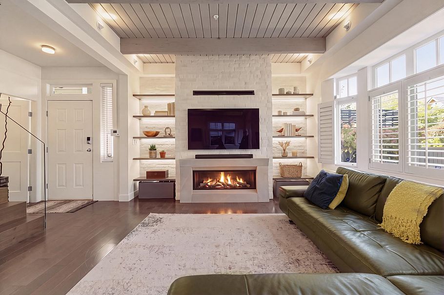 3328 W 7th Avenue Vancouver, BC - 1
