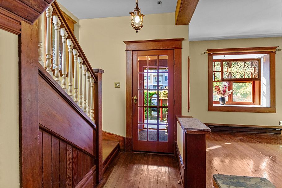 1663 Adanac Street Vancouver, BC - 2