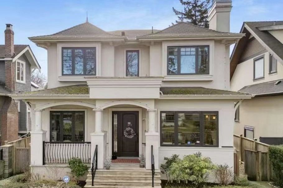 2756 W 38th Avenue Vancouver, BC - 1