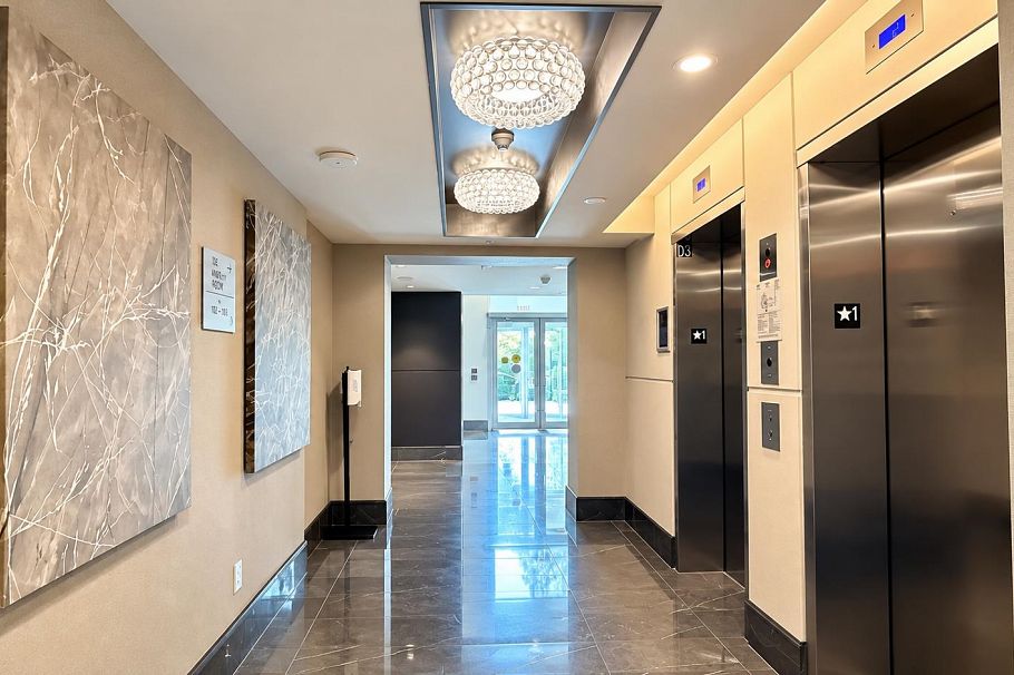 311 1561 W 57th Avenue Vancouver, BC - 4