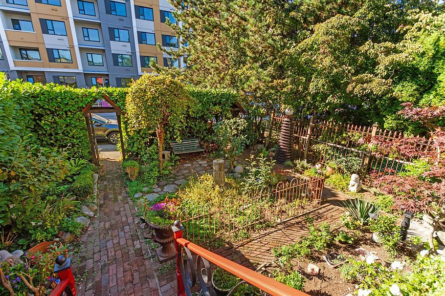 1663 Adanac Street Vancouver, BC - 34