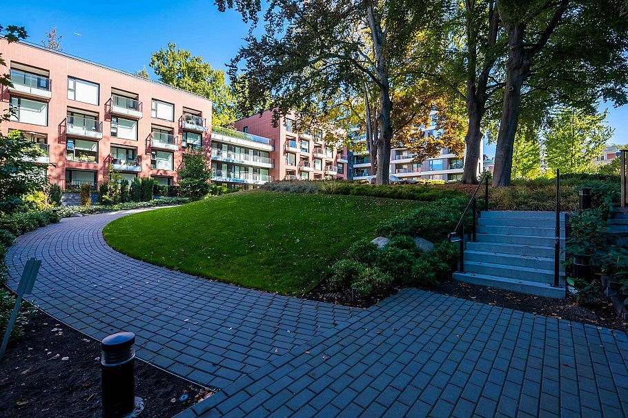 311 1561 W 57th Avenue Vancouver, BC - 28