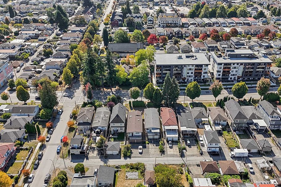 2671 E 41st Avenue Vancouver, BC - 10