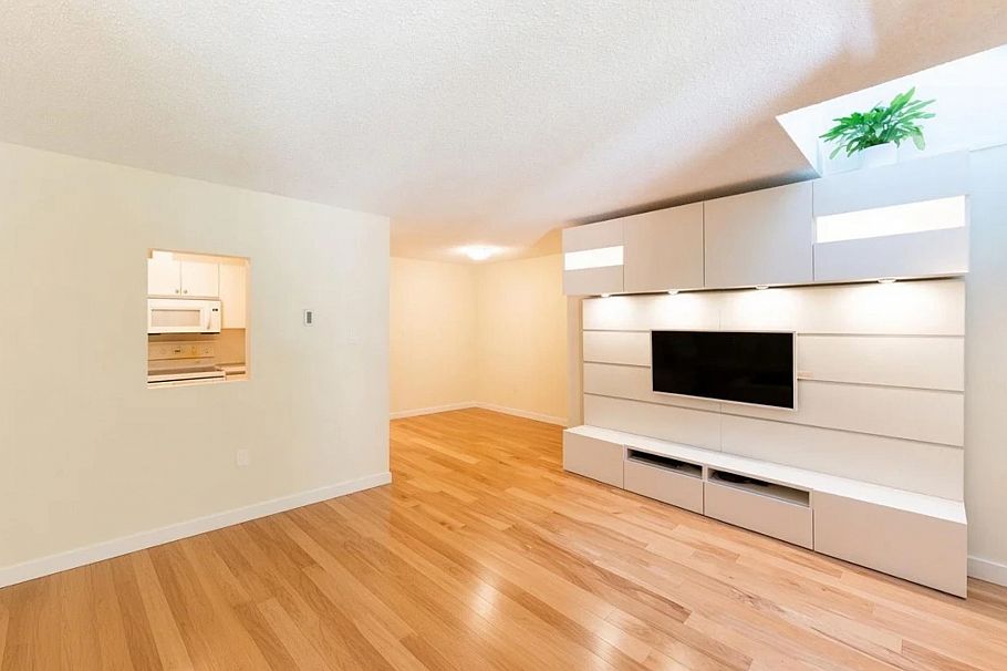 3319 Mountain Highway North Vancouver, BC - 2