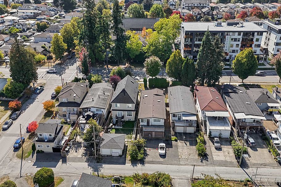 2671 E 41st Avenue Vancouver, BC - 13