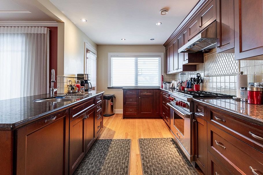 5570 Baillie Street Vancouver, BC - 3