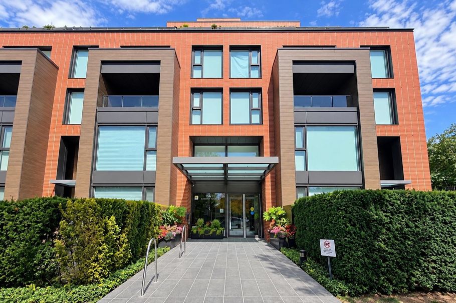 311 1561 W 57th Avenue Vancouver, BC - 1