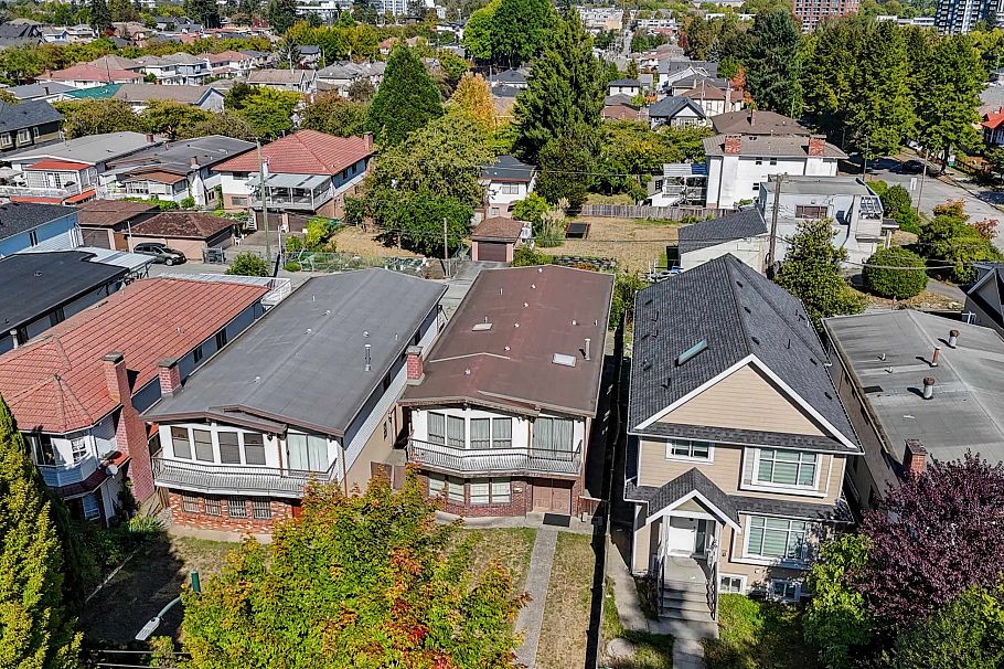 2671 E 41st Avenue Vancouver, BC - 5