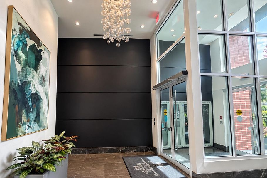 311 1561 W 57th Avenue Vancouver, BC - 2