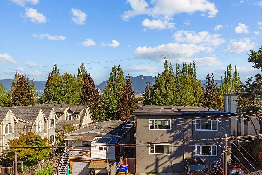 1663 Adanac Street Vancouver, BC - 24