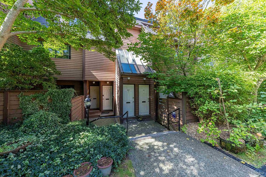 3319 Mountain Highway North Vancouver, BC - 8