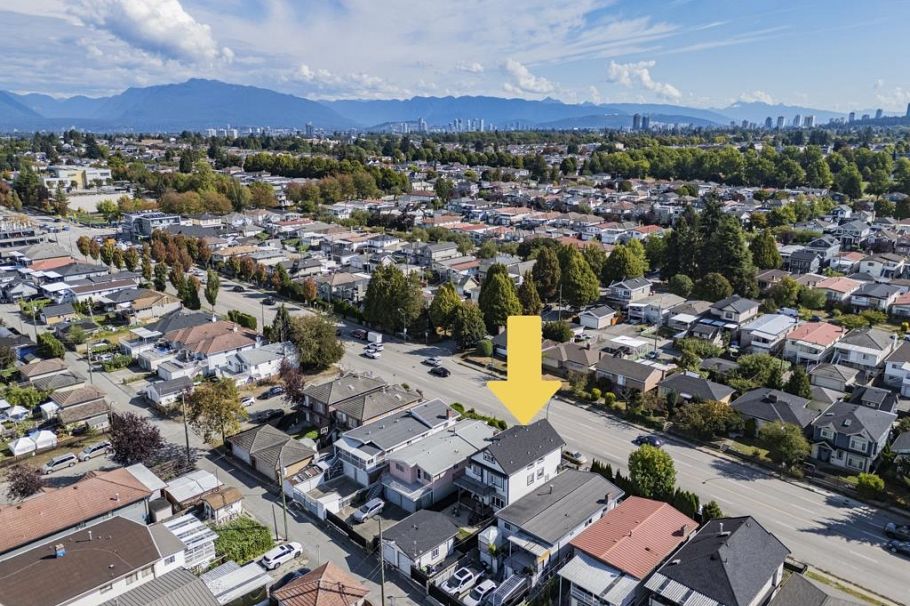 6751 Knight Street Vancouver, BC - 3