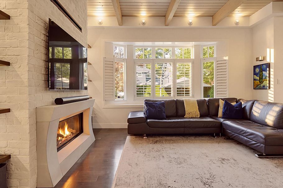 3328 W 7th Avenue Vancouver, BC - 3