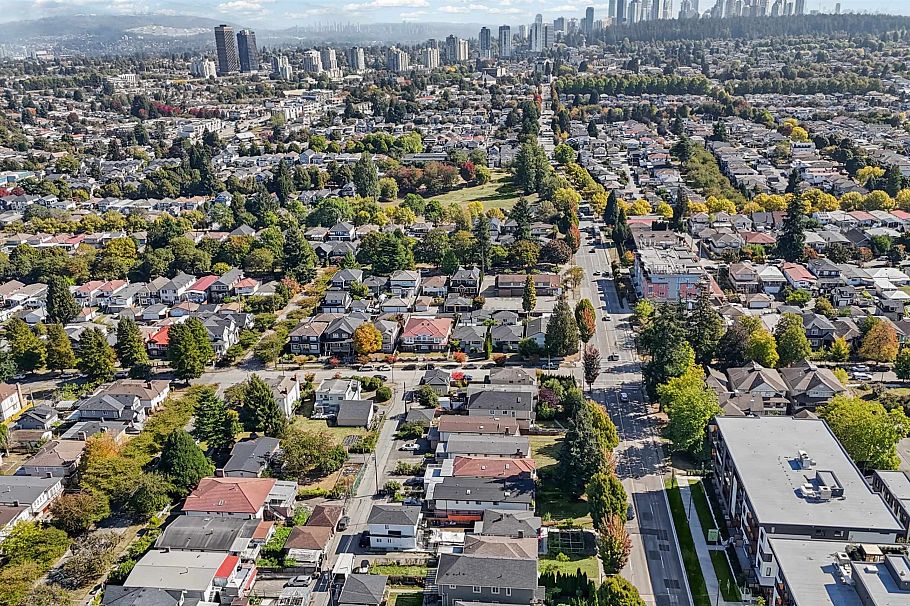 2671 E 41st Avenue Vancouver, BC - 9