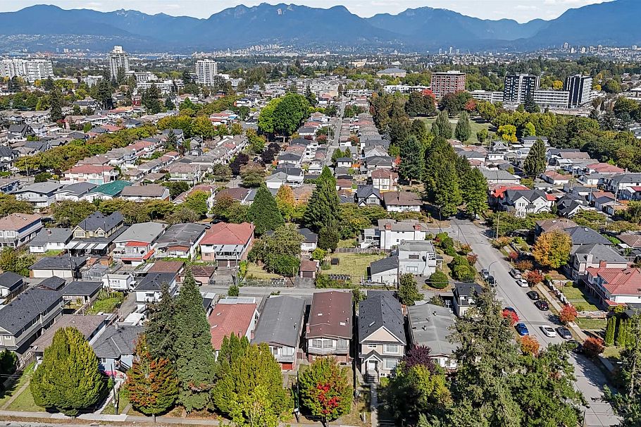 2671 E 41st Avenue Vancouver, BC - 6