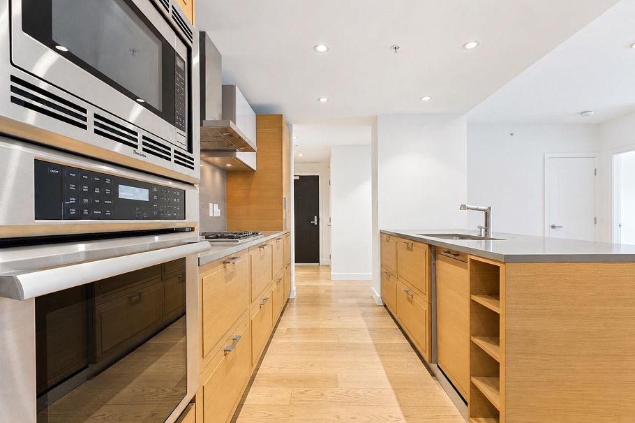 311 1561 W 57th Avenue Vancouver, BC - 6