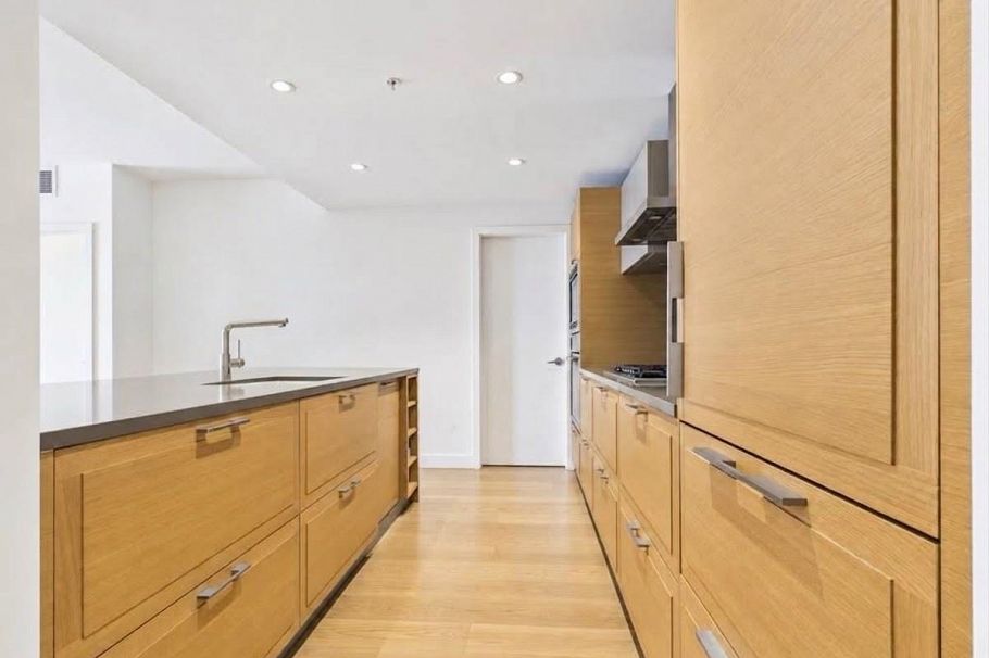 311 1561 W 57th Avenue Vancouver, BC - 7