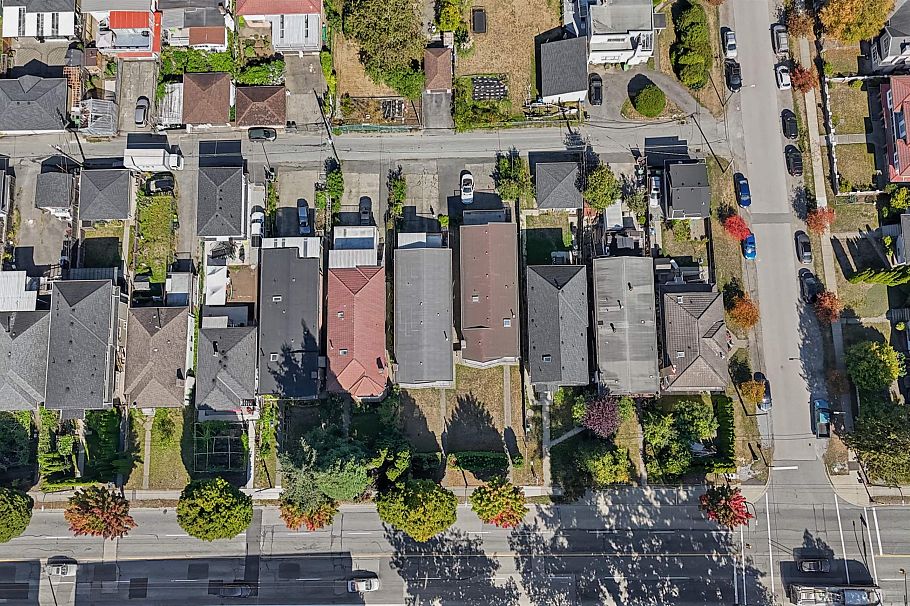 2671 E 41st Avenue Vancouver, BC - 7