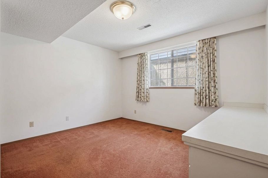 2671 E 41st Avenue Vancouver, BC - 23