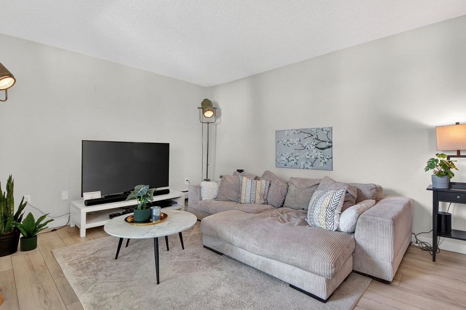304 391 E 7th Avenue Vancouver, BC - 4