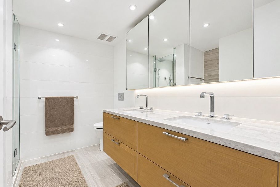 311 1561 W 57th Avenue Vancouver, BC - 18